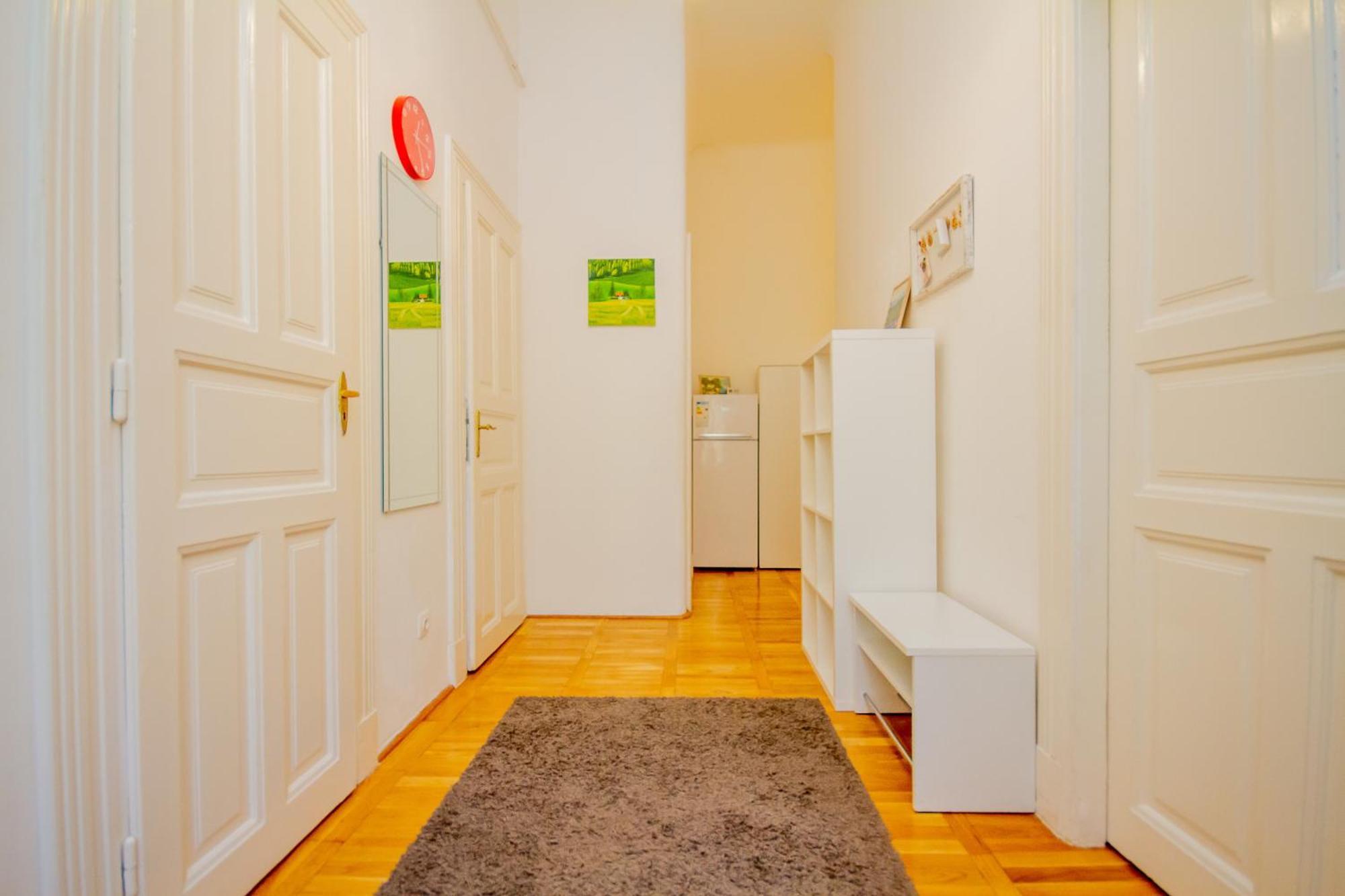 Kelvin's V District 2br Urban Haven By Nw Apartamento Budapest