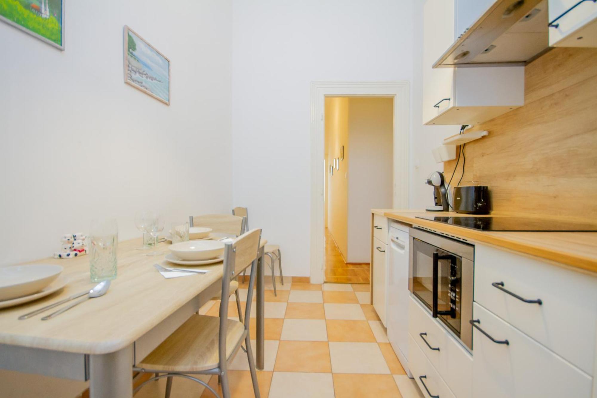Kelvin's V District 2br Urban Haven By Nw