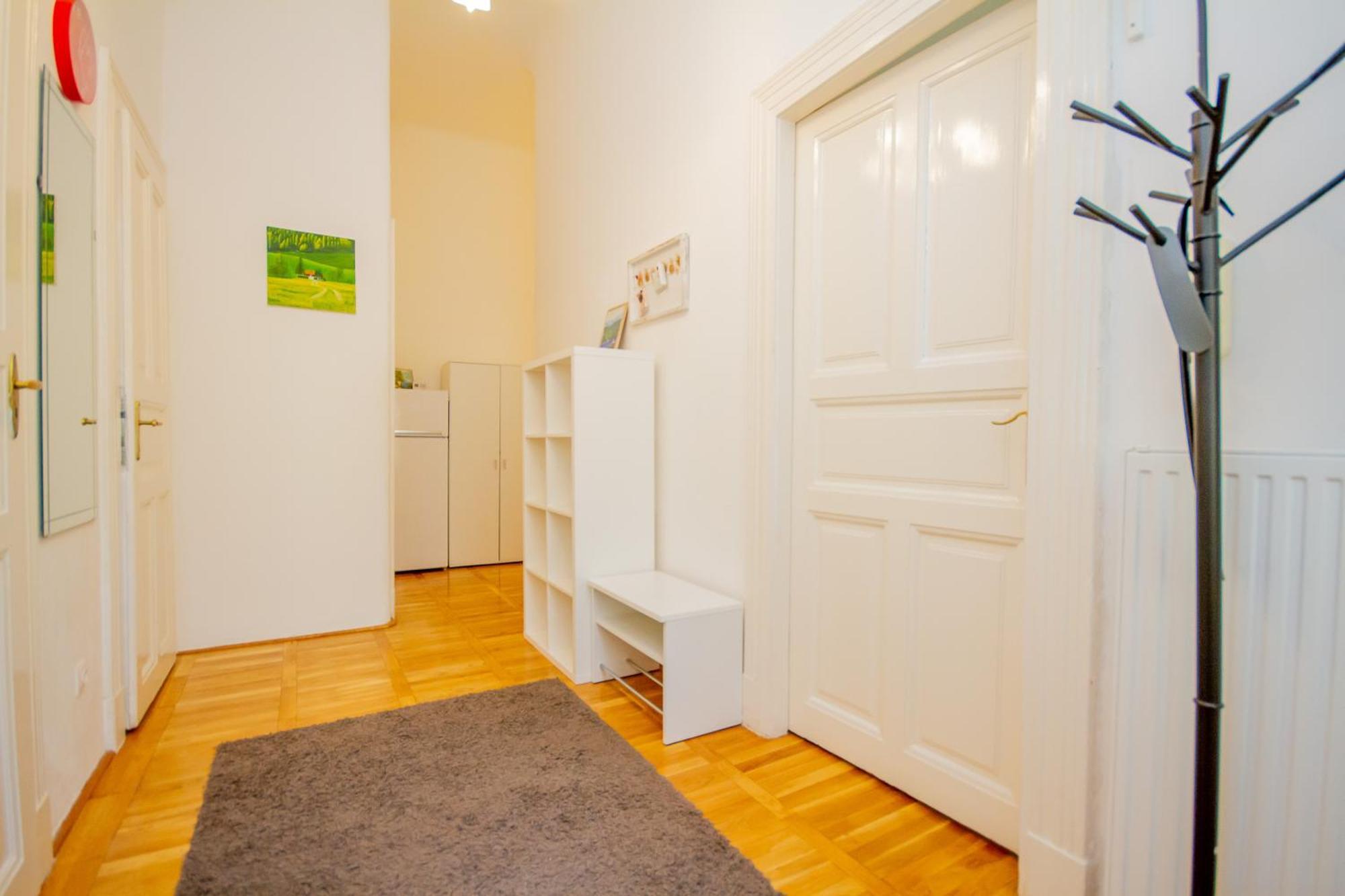 Kelvin's V District 2br Urban Haven By Nw Apartamento Budapest